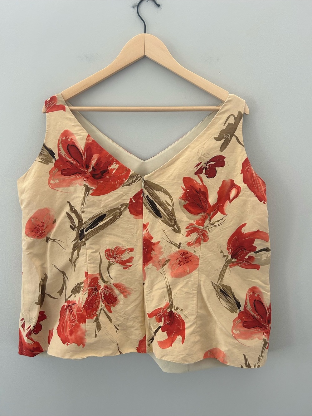 Vintage Dana Buchman Silk Linen Floral V-Neck Sleeveless Cream and Red Tank Top - Picture 3 of 6